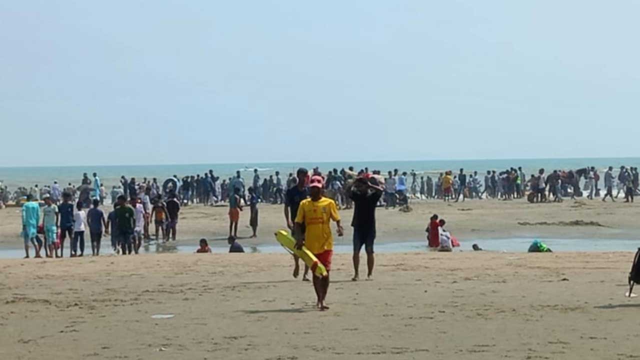 কক্সবাজারে  সমুদ্র সৈকতে গোসলে নেমে বাবা-ছেলের মৃত্যু